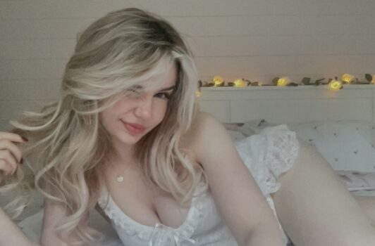 Full leaked Peachsorbets private photo