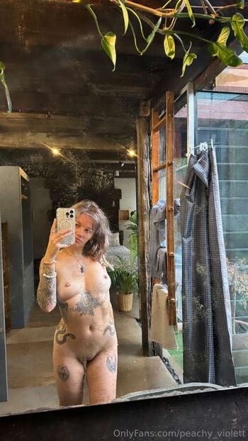 Full leaked Peachy violett private photo