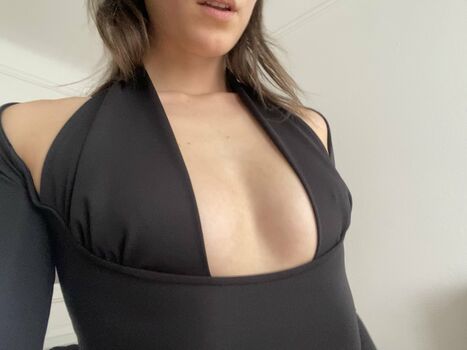 Full leaked Peachyleya page private photo