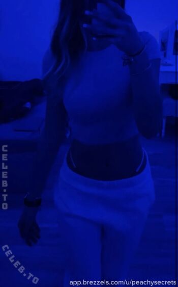 Full leaked Peachysecrets private photo