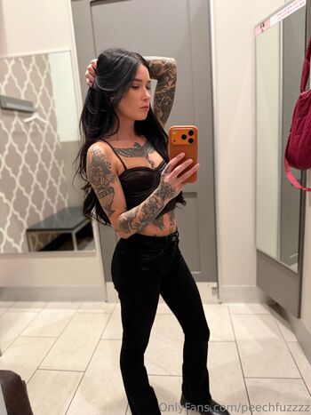 Full leaked Peechfuzzzz page private onlyfans photo