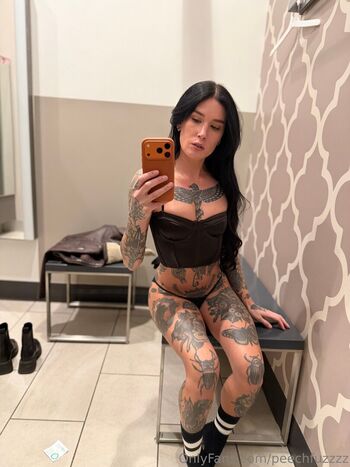 Full leaked Peechfuzzzz page private onlyfans photo