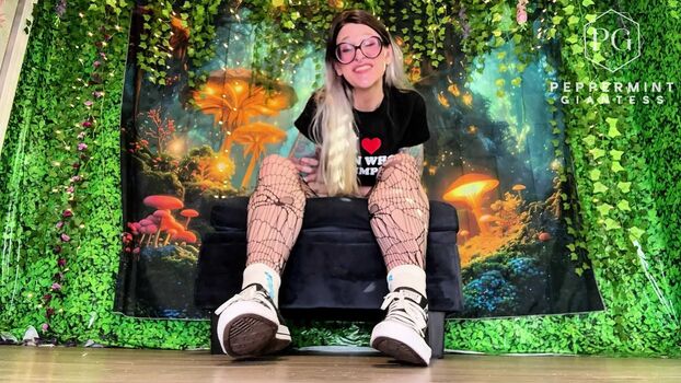 Full leaked Peppermintgiantess private photo