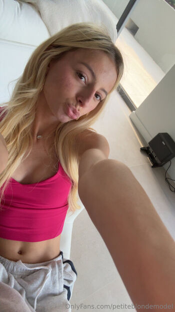 Full leaked Petiteblondemodel private photo