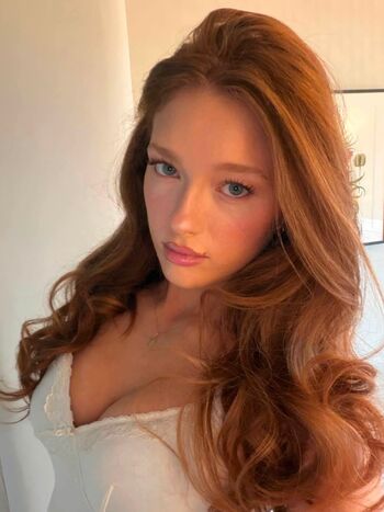 Full leaked Pheobeisginger private photo