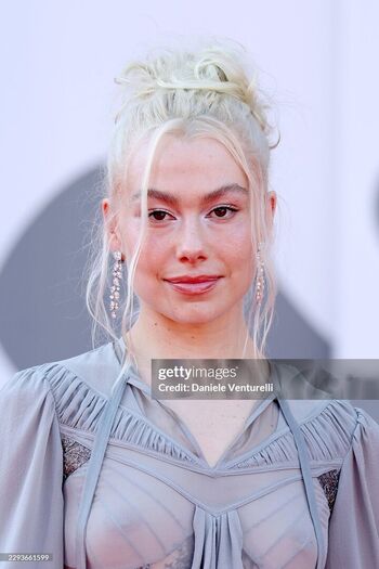 Full leaked Phoebe bridgers page private photo