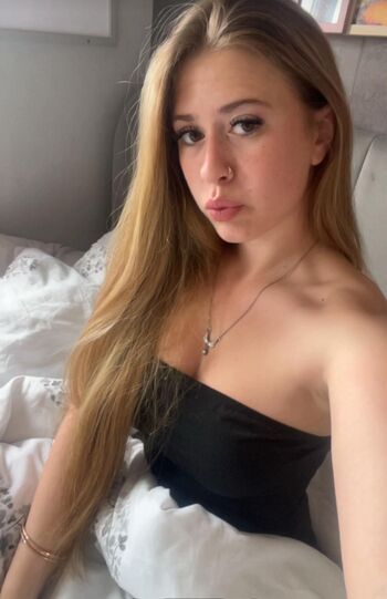 Full leaked Phoebe private photo