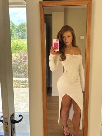 Full leaked Phoebeisginger private photo