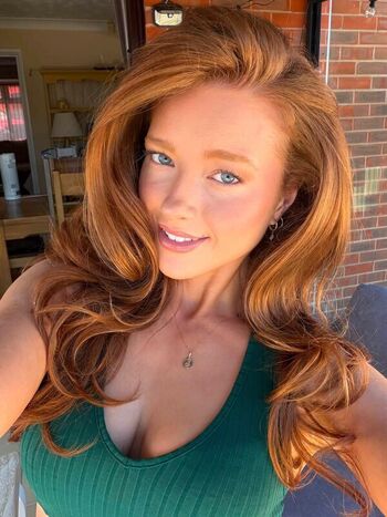 Full leaked Phoebeisginger private photo