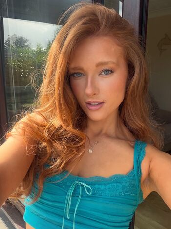 Full leaked Phoebeisginger private photo