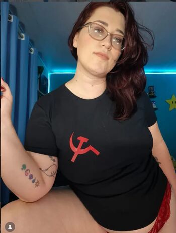 Full leaked Pink nerd private photo