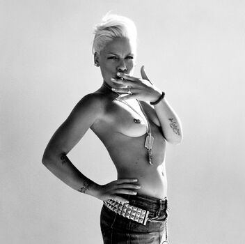 Full leaked Pink private photo