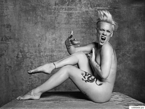 Full leaked Pink private photo