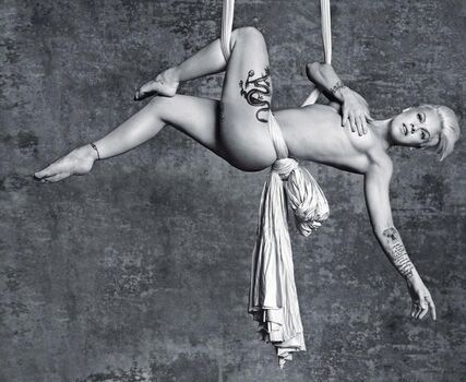 Full leaked Pink private photo