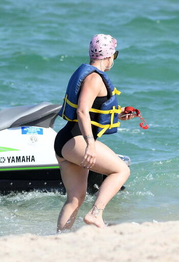 Full leaked Pink private photo