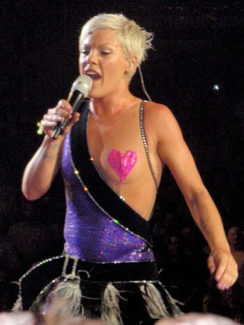 Full leaked Pink private photo