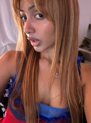 Full leaked Pinkpantheress private photo