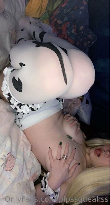 Full leaked Pipssqueakss private photo