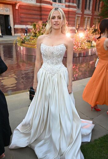 Full leaked Pixie lott private photo
