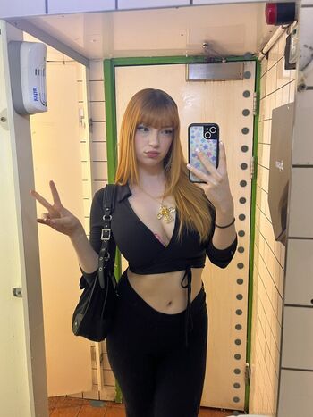 Full leaked Pizzaalice private onlyfans photo