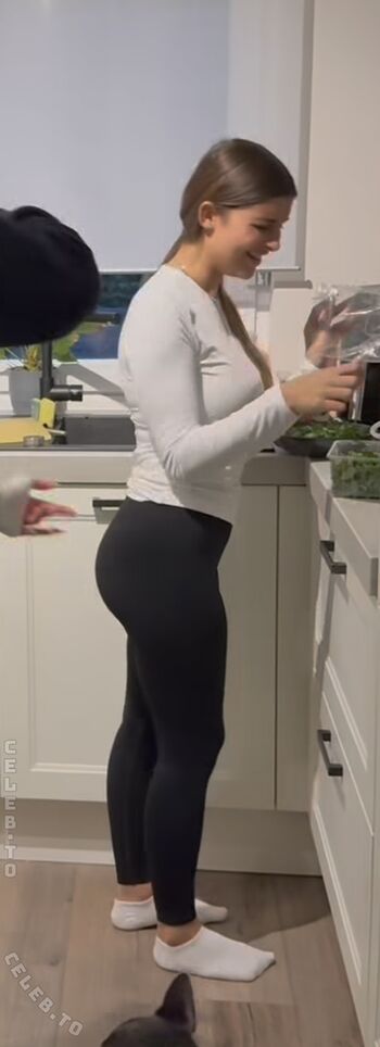 Full leaked Pkshelenaofficial private onlyfans photo