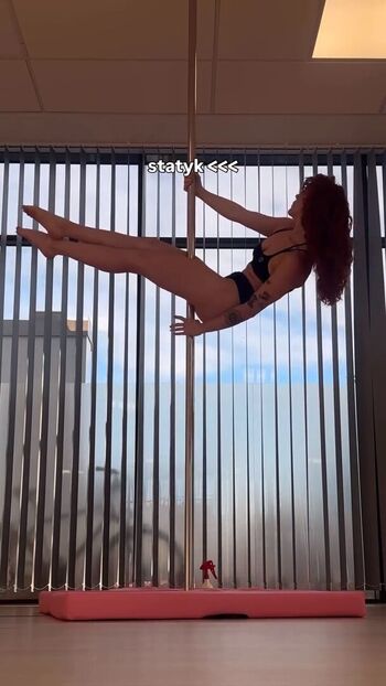 Full leaked Pole dance private photo