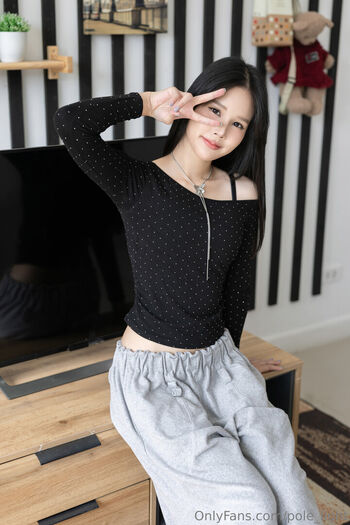 Full leaked Pole light page private onlyfans photo