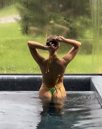 Full leaked Polinaarvvv private photo