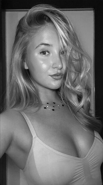 Full leaked Polinaarvvv private photo