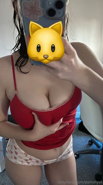 Full leaked Pommy private photo