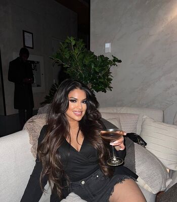 Full leaked Pooja mart private onlyfans photo