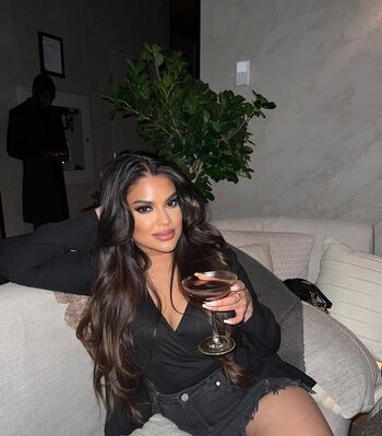 Full leaked Pooja mart private onlyfans photo