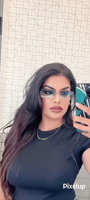 Full leaked Pooja mart private onlyfans photo