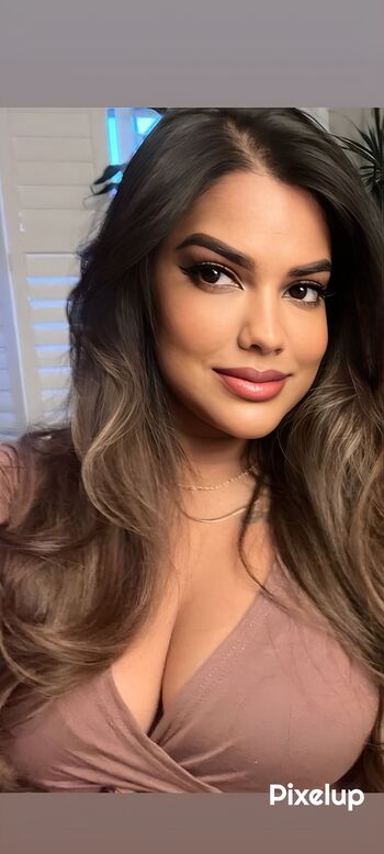 Full leaked Pooja mart private onlyfans photo