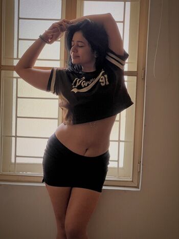 Full leaked Poonam bajwa private photo
