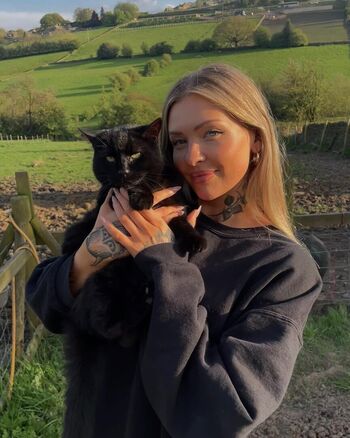 Full leaked Poppy moon private photo