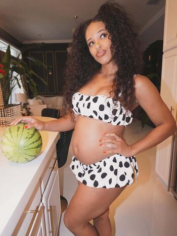 Full leaked Pregnant celebs private photo