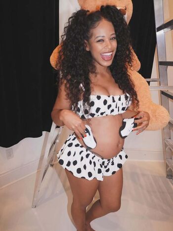 Full leaked Pregnant celebs private photo