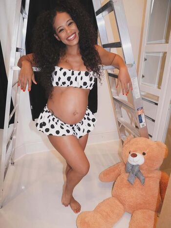 Full leaked Pregnant celebs private photo