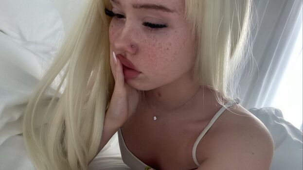 Full leaked Prettwyellie private onlyfans photo