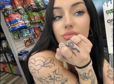 Full leaked Prettyliess private onlyfans photo