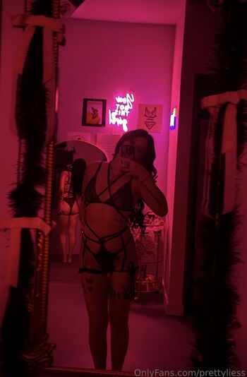 Full leaked Prettyliess private onlyfans photo