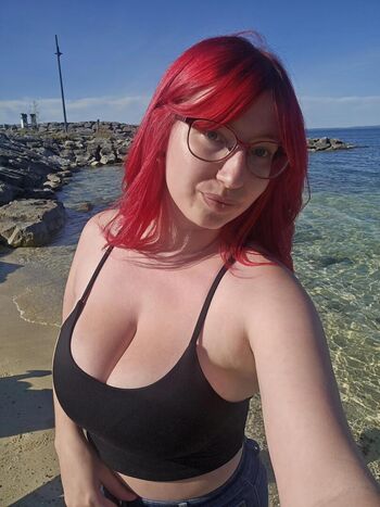 Full leaked Prettyporcelain private photo