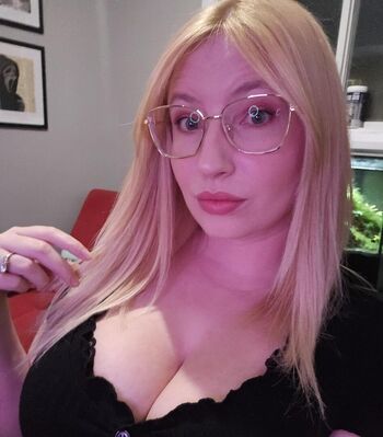 Full leaked Prettyporcelain private photo