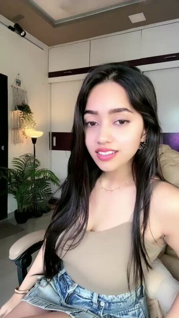 Full leaked Priyankaabhuti private photo