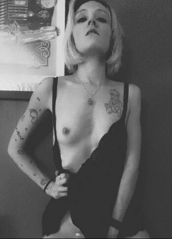 Full leaked Promiseimfunny private photo