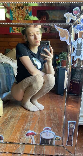 Full leaked Punkfrog private photo