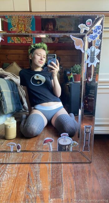 Full leaked Punkfrog private photo