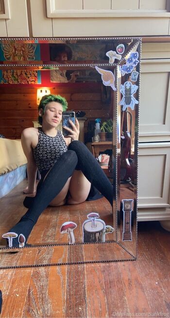 Full leaked Punkfrog private photo