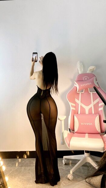 Full leaked Qiaoniutt  page private onlyfans photo